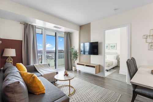 The Colin Suites - Downtown Toronto