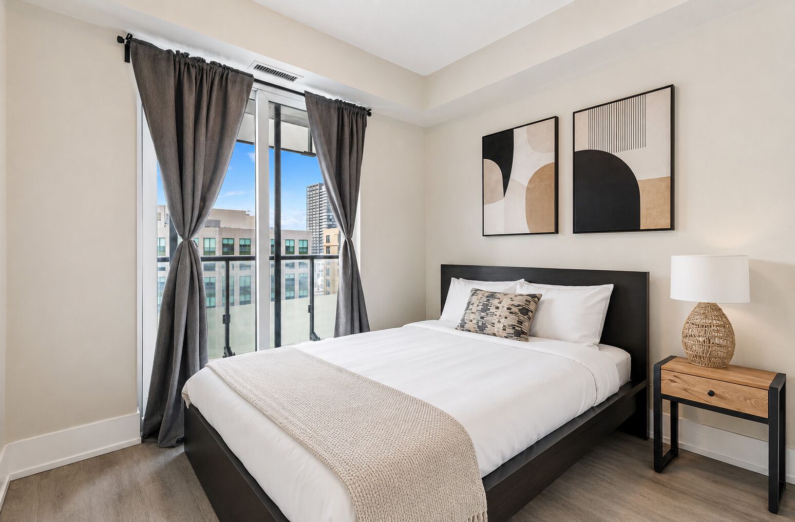 Departamento, balcón, vista a la ciudad | Escritorio, espacio para trabajar con laptop y wifi gratis 