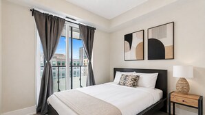 Apartamento, balcón, vistas a la ciudad | Escritorio, espacio para trabajar con un portátil, wifi gratis