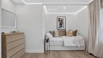 1 habitación, tabla de planchar con plancha, wifi gratis y ropa de cama