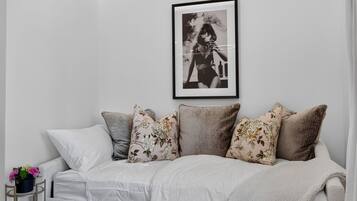 1 habitación, tabla de planchar con plancha, wifi gratis y ropa de cama