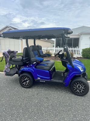 Property grounds - Charming 2 bedroom patio villa in The Villages FL; Golf cart included. (The Villages)