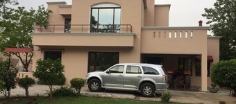 Furnished farmhouse peaceful , full green and ample parking,