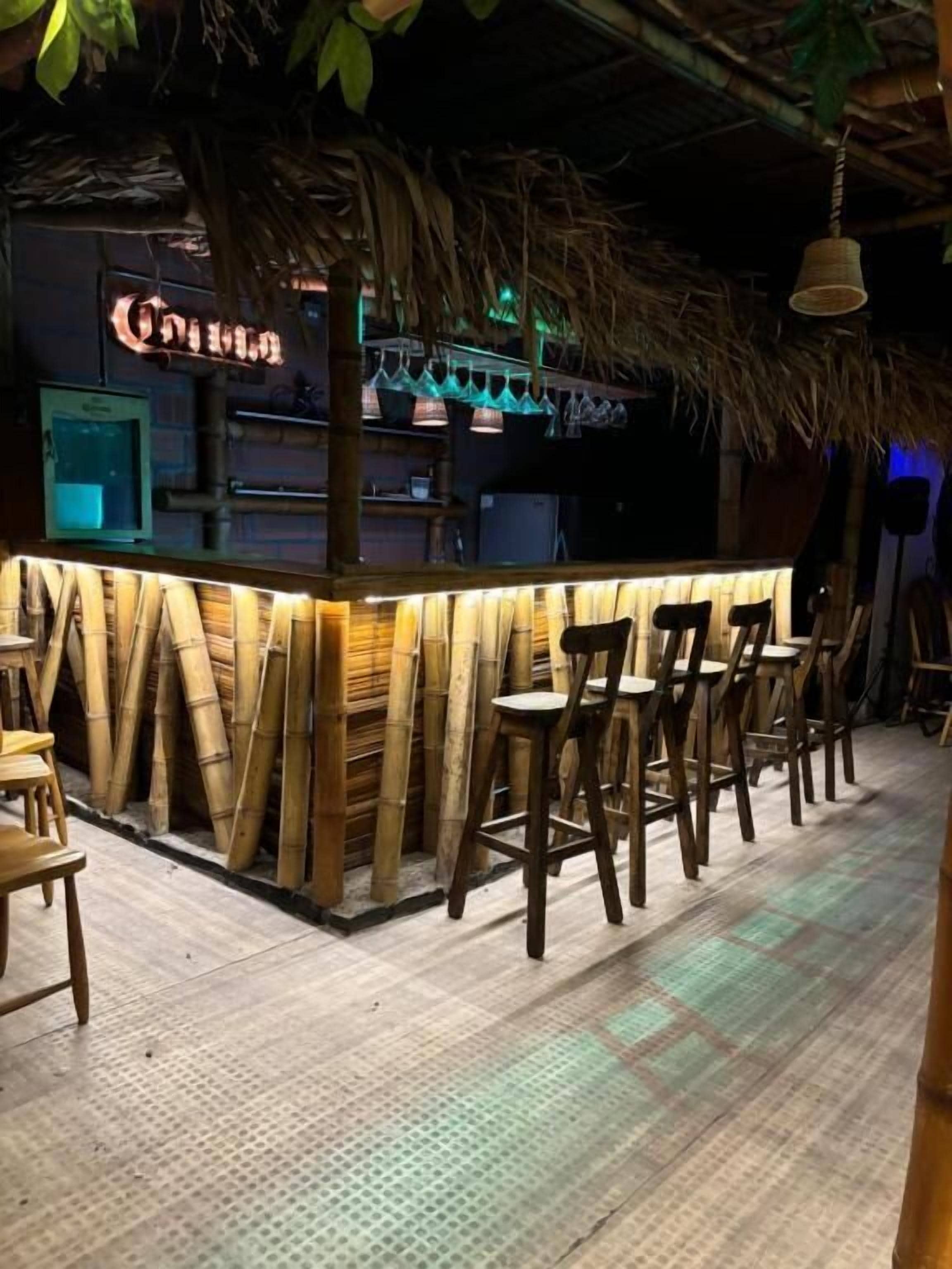 Basic Double Room | Bar (on property)