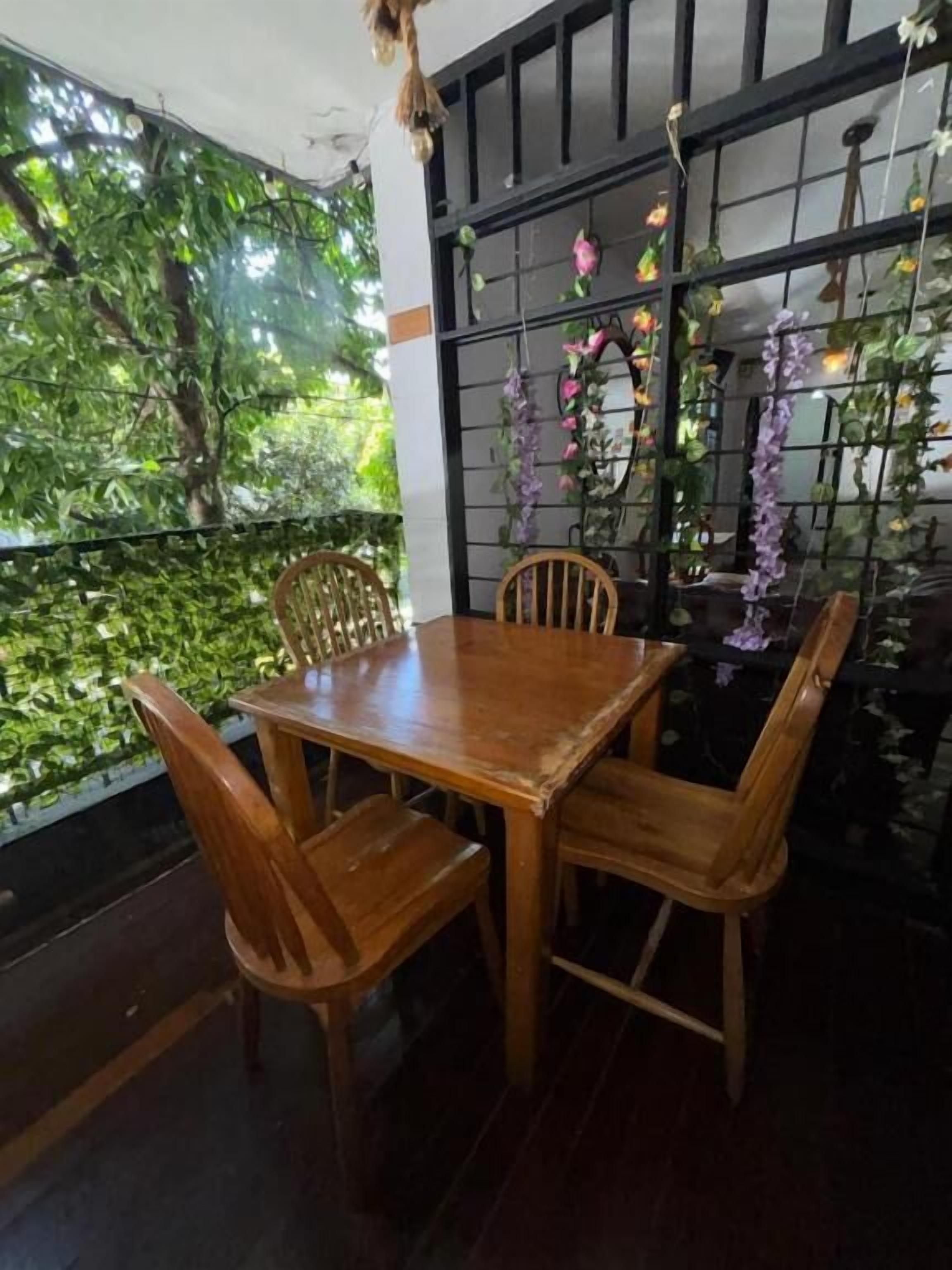 Basic Double Room | Outdoor dining