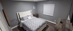5 habitaciones, tabla de planchar con plancha, wifi y ropa de cama 
