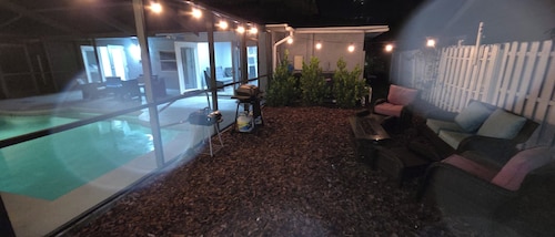 Spacious 4/2 House with Heated Pool and Lake For Family Fun Times 