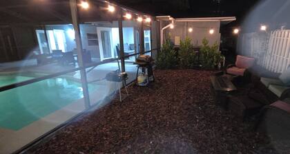 Spacious 4/2 House with Heated Pool and Lake For Family Fun Times