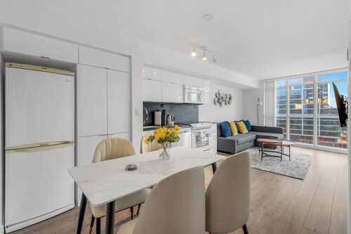 The Harbourline Suites Downtown Toronto