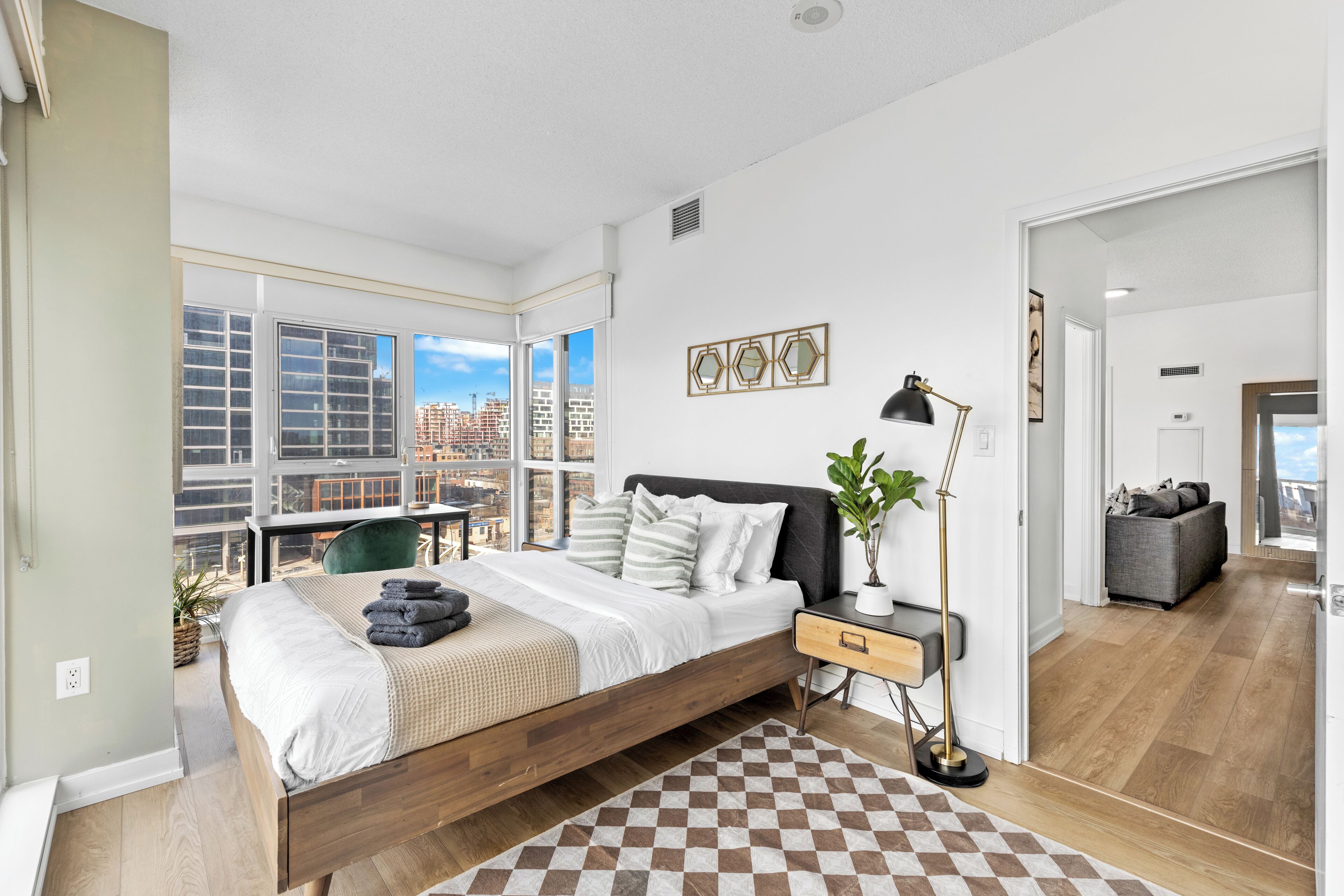 Deluxe Apartment | Desk, laptop workspace, WiFi (free)