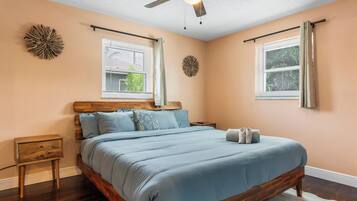 4 bedrooms, iron/ironing board, WiFi, bed sheets