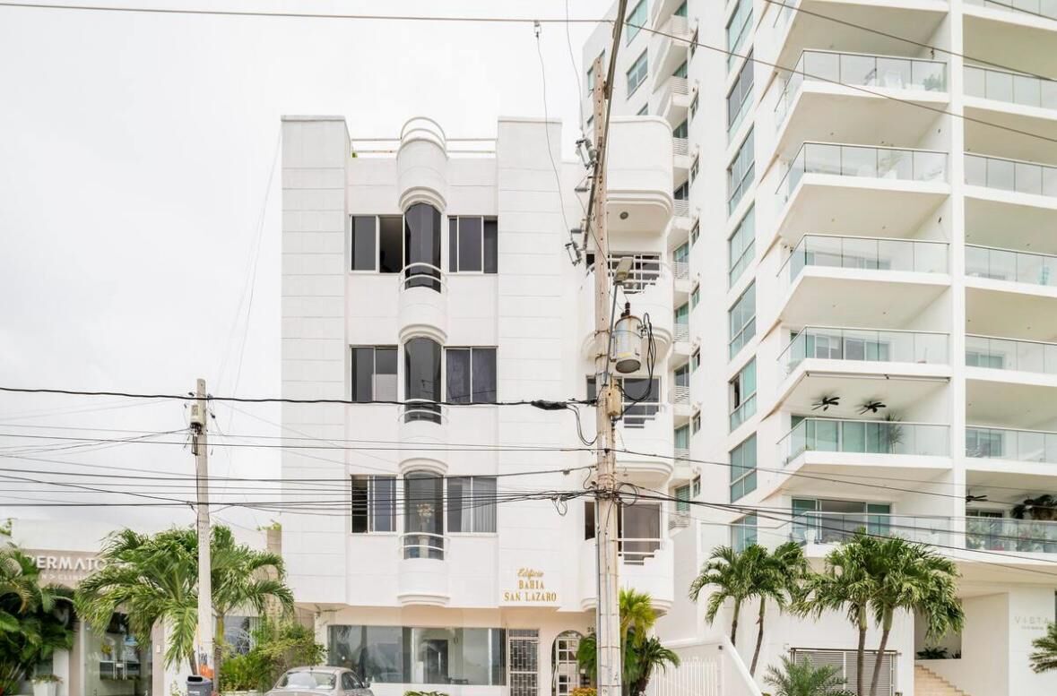 A multi-story building with a prominent sign for 'BATHIA SAN LAZARO.'