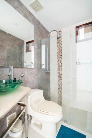 Bathroom - 2-Bedroom, 2-Bathroom Bay View Apartment | 500 Mbps Wi-Fi | Near Getsemaní (Cartagena)