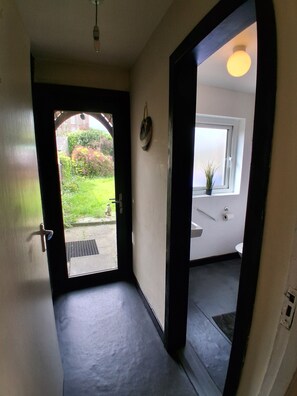 Unclassified image, 4 of 22, button - Cosy 3-bedroom Townhouse With Garden (Wexford)