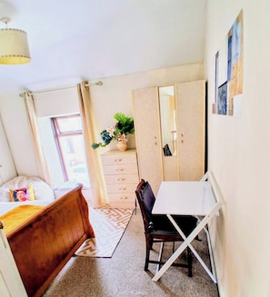 Unclassified image, 2 of 22, button - Cosy 3-bedroom Townhouse With Garden (Wexford)