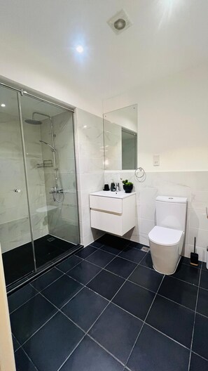 Appartement Supérieur, balcon, vue jardin | Salle de bain