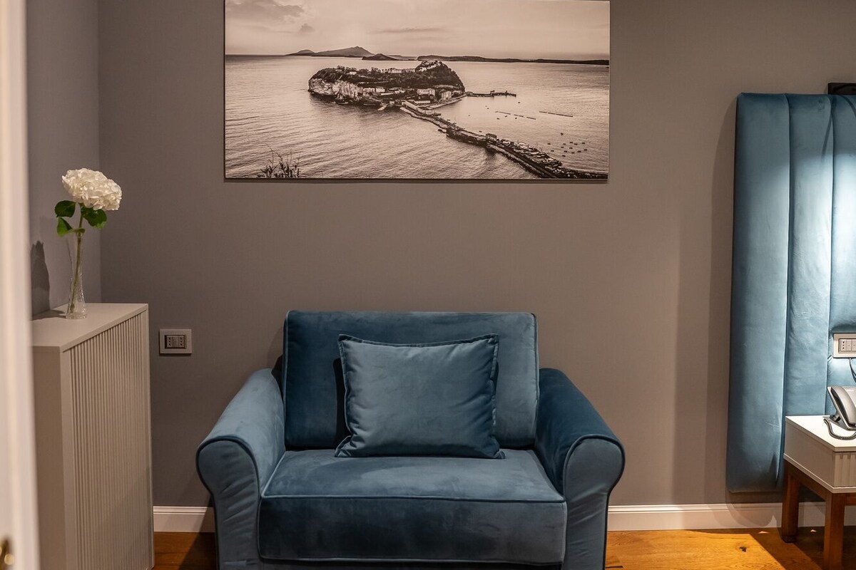 Deluxe Room | Living area