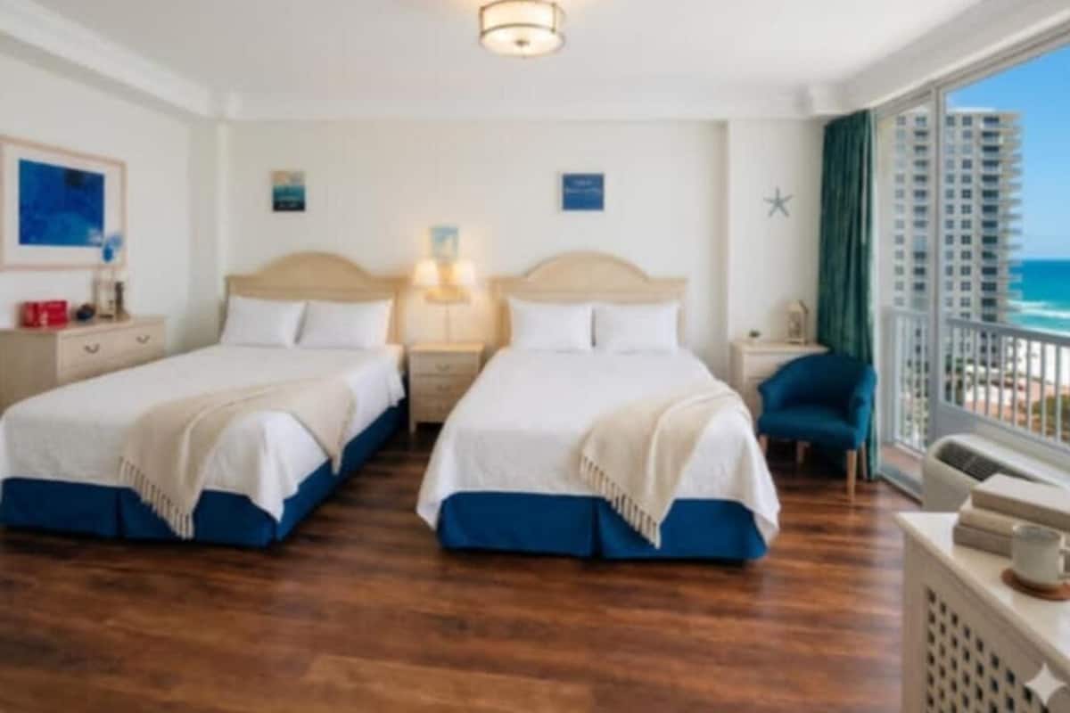 Apartamento superluxo, sacada, vista para o oceano | Ferros/tábuas de passar roupa, Wi-Fi de cortesia
