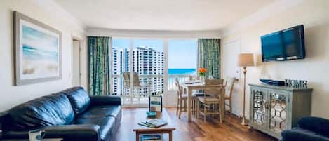 Luxury Apartment, Balcony, Ocean View | Living area