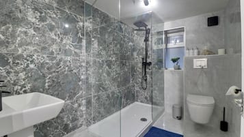 Apartment, 2 Bedrooms, Beach View | Bathroom