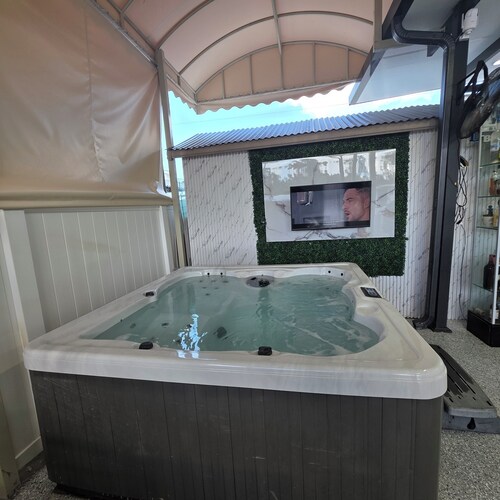 2-bedroom campground in peaceful Key Largo with AC comfort.