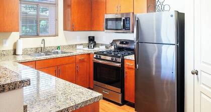 Cozy 1-bedroom condo with AC in charming Las Vegas