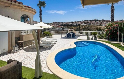 Lovely home in Rojales with sauna