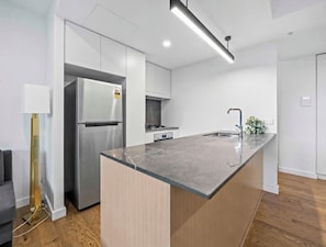 Fridge, microwave, oven, stovetop - Central Located 1BR w/Parking | Near CBD and Transit (South Brisbane)