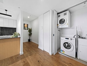 Interior - Central Located 1BR w/Parking | Near CBD and Transit (South Brisbane)