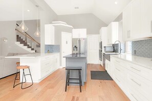Private kitchen - 5BR Retreat • Pool, Spa & Greenbelt Views (Flower Mound)