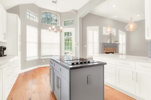 Private kitchen - 5BR Retreat • Pool, Spa & Greenbelt Views (Flower Mound)