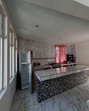 Private kitchen - Diana's Home Hostel (santa maria pipioltepec)