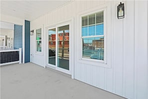 Exterior detail - Modern 3BR condo with Pool & Private garage (Wildwood)