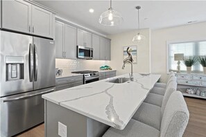 Coffee/tea maker, fridge, microwave, oven - Modern 3BR condo with Pool & Private garage (Wildwood)