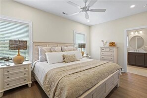 Free WiFi, bed sheets - Modern 3BR condo with Pool & Private garage (Wildwood)