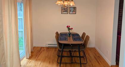 Cozy Downtown Harbour View Getaway
