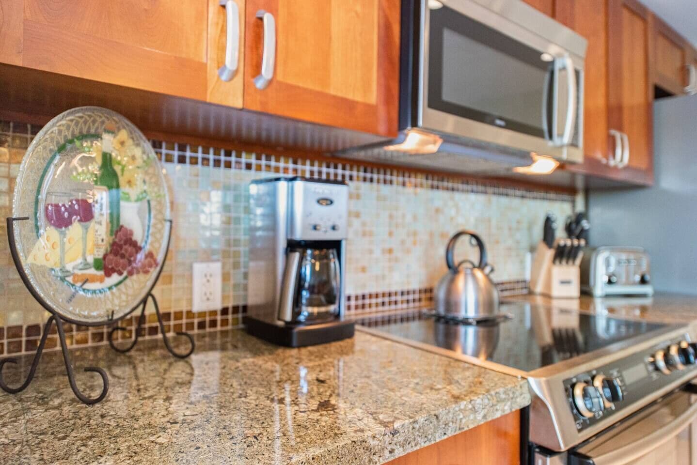 Coffee/tea maker, fridge, microwave, oven
