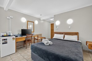 Chambre Triple Standard | Bureau, Wi-Fi gratuit