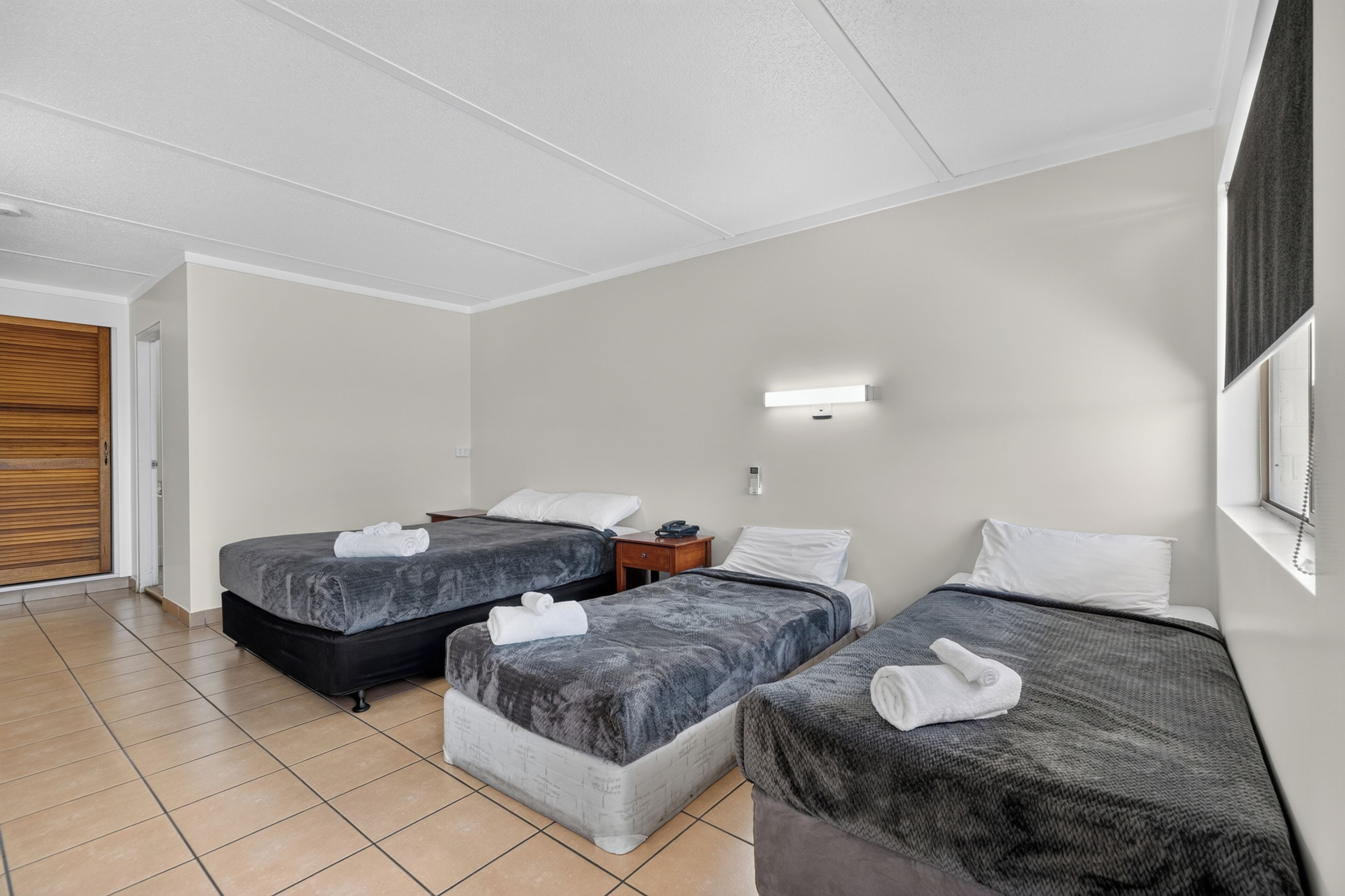 Chambre Quadruple Économique | Bureau, Wi-Fi gratuit