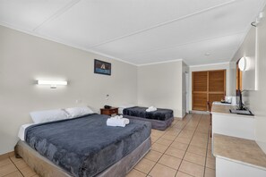 Chambre Triple Économique | Bureau, Wi-Fi gratuit