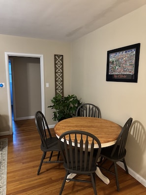 Dining - Home Sweet Stillwater 4BR Near OSU (Stillwater)