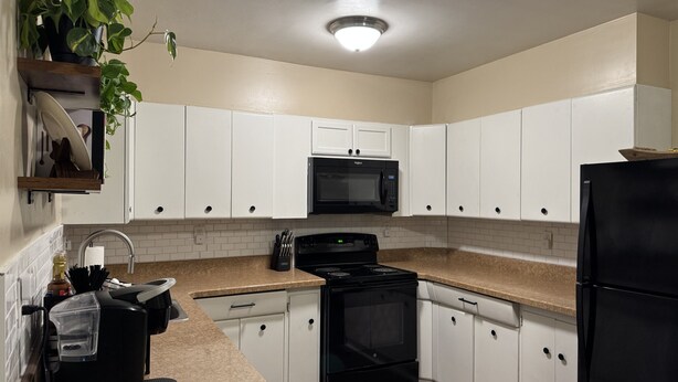 Private kitchen - Home Sweet Stillwater 4BR Near OSU (Stillwater)