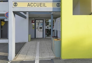 Exterior detail - B&B Hotel Alencon North (Valframbert)