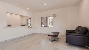 Lobby - Platinum Stay Inn & Suites (Baytown)