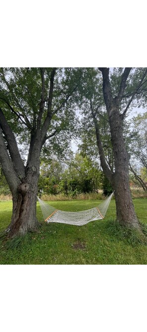 Property grounds - Cozy 2 bedroom Upper Duplex w/ Bonus Room (New Berlin)