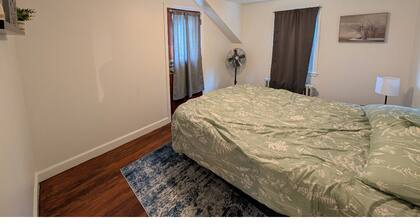 Cozy 2 bedroom Upper Duplex w/ Bonus Room