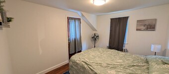 Cozy 2 bedroom Upper Duplex w/ Bonus Room