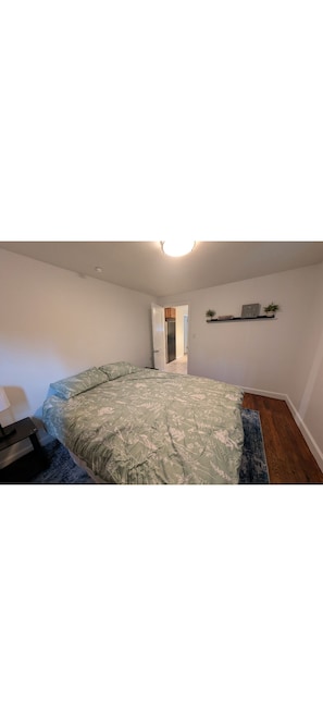 2 bedrooms, iron/ironing board, WiFi, bed sheets - Cozy 2 bedroom Upper Duplex w/ Bonus Room (New Berlin)