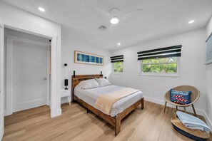 A bedroom with a bed, a chair, a window, and a ceiling fan. - Unique 4-bedroom house with pool and gulf access in lovely Fort Myers (Fort Myers)