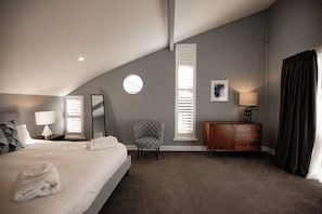 1 slaapkamer, een strijkplank/strijkijzer, gratis wifi, beddengoed